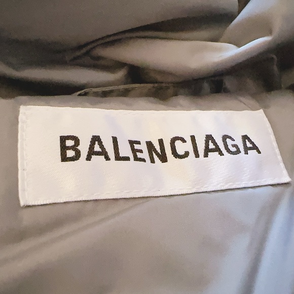 Authentic BALENCIAGA PUFFER JACKET - Picture 10 of 14